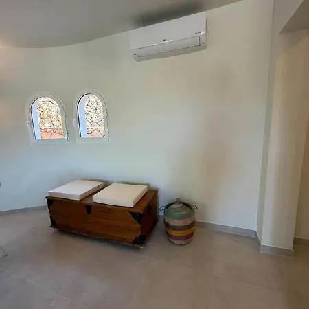 Renovated With Private Pool & Outdoor *