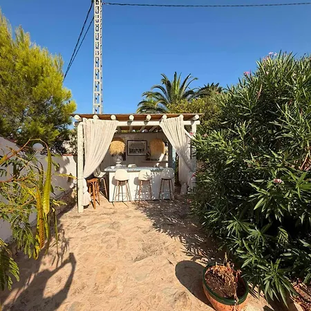 Renovated With Private Pool & Outdoor *